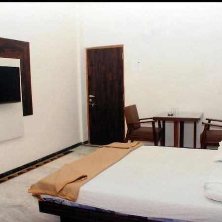 Hotel Central Park Ulhāsnagar Dış mekan fotoğraf