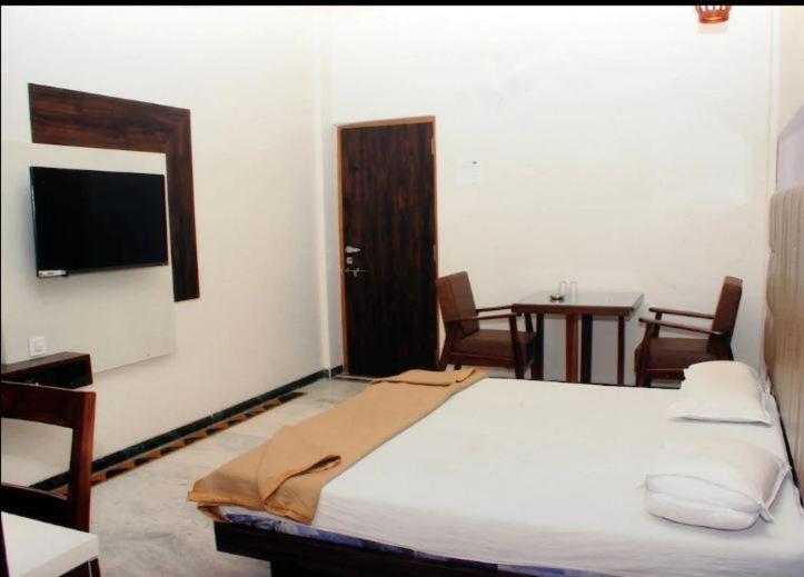 Hotel Central Park Ulhāsnagar Dış mekan fotoğraf